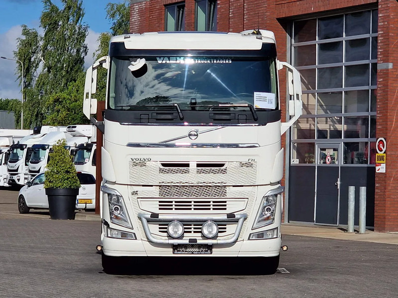 Volvo FH 13.500 6x2 - Retarder - Full air - 3.20 WB - Leather - مقطورة السحب: صورة 2 Volvo FH 13.500 6x2 - Retarder - Full air - 3.20 WB - Leather - مقطورة السحب: صورة 2