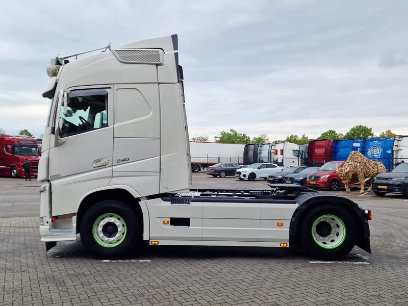 Volvo FH 13.540 Globetrotter 4x2 - Custom exterior - I parkcool - Navi - APK/TUV: 27-02-2026 - رأس تريلا: صورة 4 Volvo FH 13.540 Globetrotter 4x2 - Custom exterior - I parkcool - Navi - APK/TUV: 27-02-2026 - رأس تريلا: صورة 4