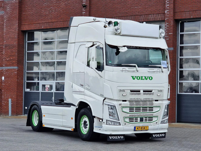 Volvo FH 13.540 Globetrotter 4x2 - Custom exterior - I parkcool - Navi - APK/TUV: 27-02-2026 - رأس تريلا: صورة 1 Volvo FH 13.540 Globetrotter 4x2 - Custom exterior - I parkcool - Navi - APK/TUV: 27-02-2026 - رأس تريلا: صورة 1