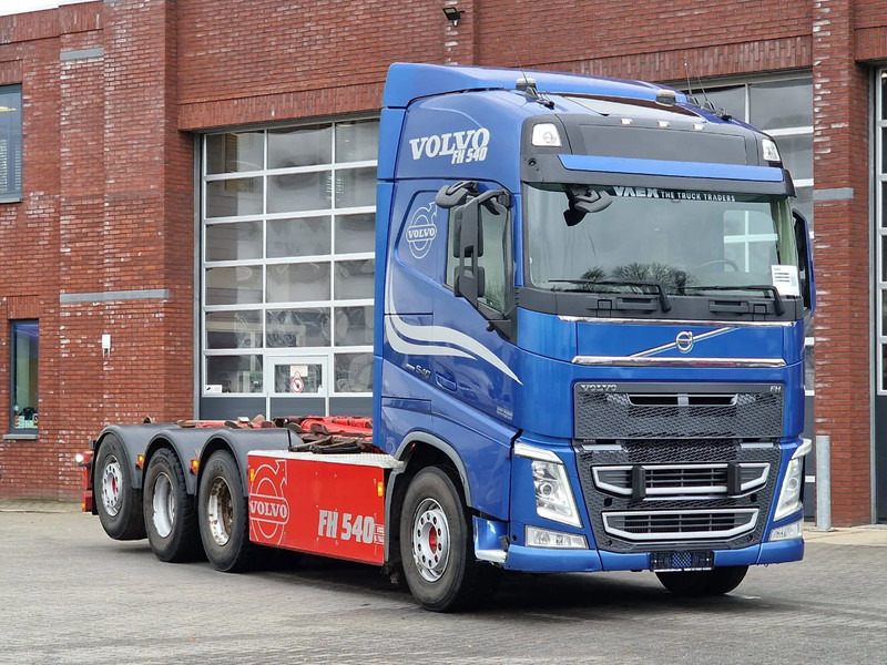 Volvo FH 13.540 Globetrotter 8x4*4 - HIAB Hook 22T - Full air - Work remote - شاحنة برافعة خطافية: صورة 3 Volvo FH 13.540 Globetrotter 8x4*4 - HIAB Hook 22T - Full air - Work remote - شاحنة برافعة خطافية: صورة 3