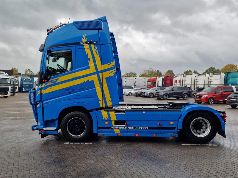 Volvo FH 13.540 Globetrotter XL 4x2 - Performance edition - I parkcool - Full air - Bull bar - رأس تريلا: صورة 4 Volvo FH 13.540 Globetrotter XL 4x2 - Performance edition - I parkcool - Full air - Bull bar - رأس تريلا: صورة 4