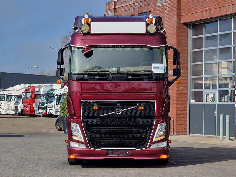 Volvo FH 13.540 Lowroof 6x2 - Show truck - Custom interior - Full air suspension - I parkcool - VEB+ - رأس تريلا: صورة 2 Volvo FH 13.540 Lowroof 6x2 - Show truck - Custom interior - Full air suspension - I parkcool - VEB+ - رأس تريلا: صورة 2