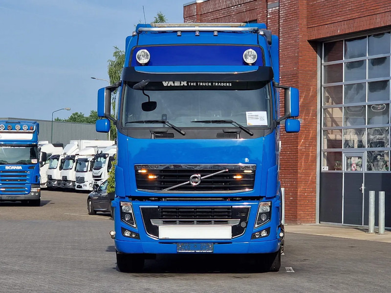Volvo FH 16.700 Globetrotter 6x2*4 - Palfinger T20 Hook - Retarder - Steering axle - شاحنة برافعة خطافية: صورة 4 Volvo FH 16.700 Globetrotter 6x2*4 - Palfinger T20 Hook - Retarder - Steering axle - شاحنة برافعة خطافية: صورة 4