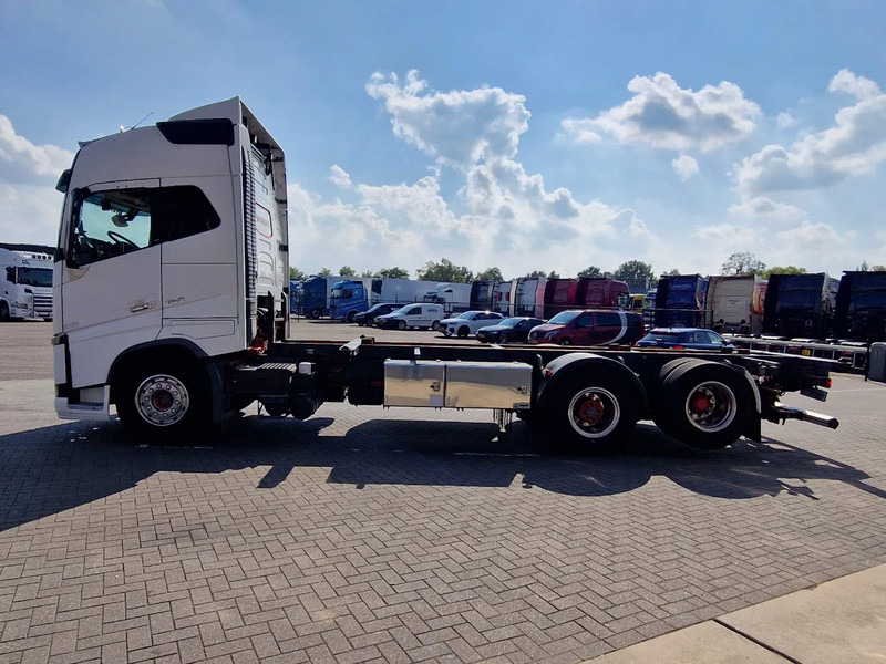 Volvo FH 16.750 Globetrotter 6x2 BDF - Retarder - HUB reduction - Euro 5 - 4.90 WB - ناقلة حاويات/ شاحنة حاويات: صورة 4 Volvo FH 16.750 Globetrotter 6x2 BDF - Retarder - HUB reduction - Euro 5 - 4.90 WB - ناقلة حاويات/ شاحنة حاويات: صورة 4