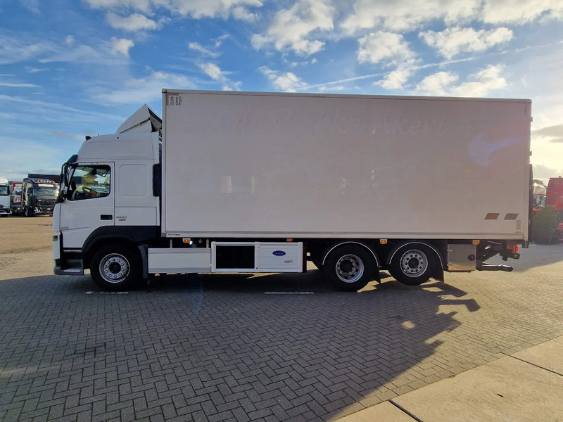 Volvo FM 13.460 Globetrotter 6x2*4 - Frigo Carrier Supra 1150 U MT - Zepro loadlift - Steering axle - شاحنة متساوية الحرارة: صورة 4 Volvo FM 13.460 Globetrotter 6x2*4 - Frigo Carrier Supra 1150 U MT - Zepro loadlift - Steering axle - شاحنة متساوية الحرارة: صورة 4