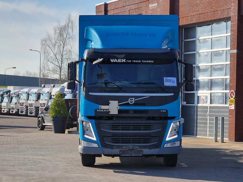 Volvo FM 410 4x2 - Box - Loadlift - Full air - Euro 6 - Box: 7.50 - شاحنة صندوقية: صورة 2 Volvo FM 410 4x2 - Box - Loadlift - Full air - Euro 6 - Box: 7.50 - شاحنة صندوقية: صورة 2