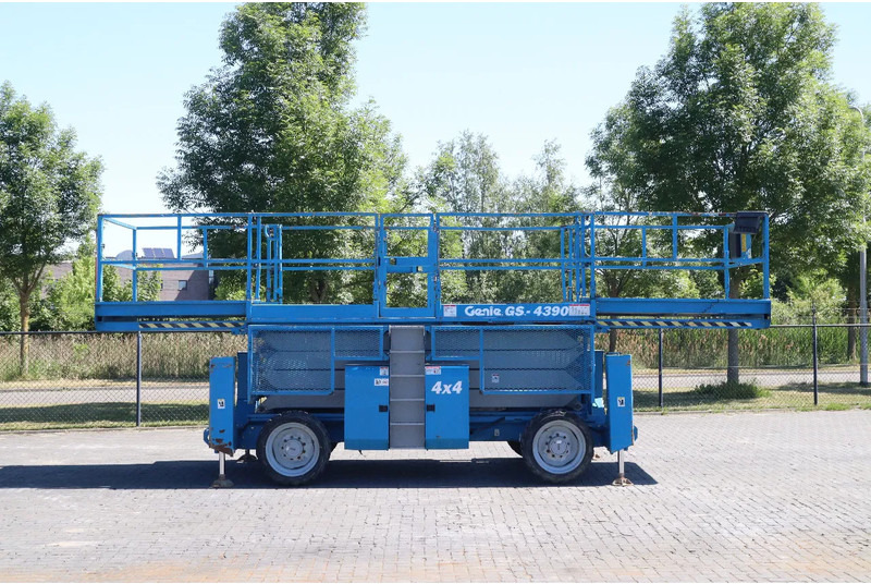 Genie GS-4390 RT | 15 METER | 680 KG - مرفاع مقصي: صورة 4 Genie GS-4390 RT | 15 METER | 680 KG - مرفاع مقصي: صورة 4