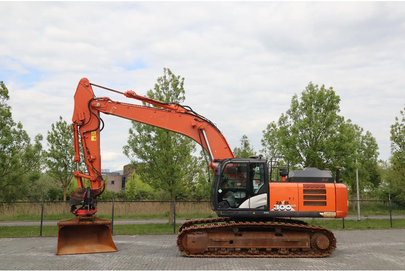 Hitachi ZX300 LC-6 | ROTOTILT | BUCKET | GPS - حفار زاحف: صورة 1 Hitachi ZX300 LC-6 | ROTOTILT | BUCKET | GPS - حفار زاحف: صورة 1