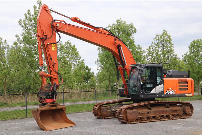 Hitachi ZX300 LC-6 | ROTOTILT | BUCKET | GPS - حفار زاحف: صورة 2 Hitachi ZX300 LC-6 | ROTOTILT | BUCKET | GPS - حفار زاحف: صورة 2