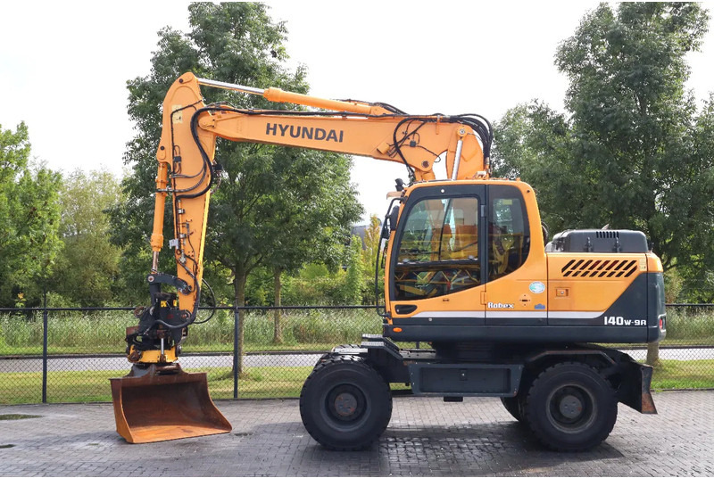 Hyundai ROBEX 140W-9A | ROTOTILT | BUCKET | ONLY 3502 HOUR! | GOOD TIRES - حفار ذو عجلات: صورة 1 Hyundai ROBEX 140W-9A | ROTOTILT | BUCKET | ONLY 3502 HOUR! | GOOD TIRES - حفار ذو عجلات: صورة 1