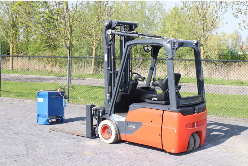Linde E18 -02 | ROTATOR FORKS | SIDESHIFT - رافعة شوكية كهربائية: صورة 3 Linde E18 -02 | ROTATOR FORKS | SIDESHIFT - رافعة شوكية كهربائية: صورة 3