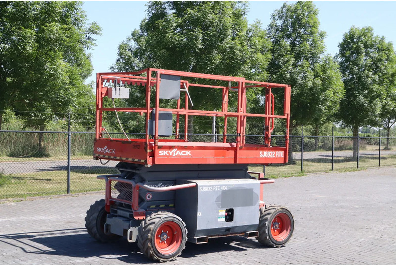 Skyjack SJ 6832 RTE | 12 METER | 454 KG - مرفاع مقصي: صورة 3 Skyjack SJ 6832 RTE | 12 METER | 454 KG - مرفاع مقصي: صورة 3
