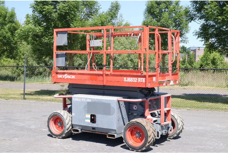 Skyjack SJ 6832 RTE | 12 METER | 454 KG - مرفاع مقصي: صورة 2 Skyjack SJ 6832 RTE | 12 METER | 454 KG - مرفاع مقصي: صورة 2
