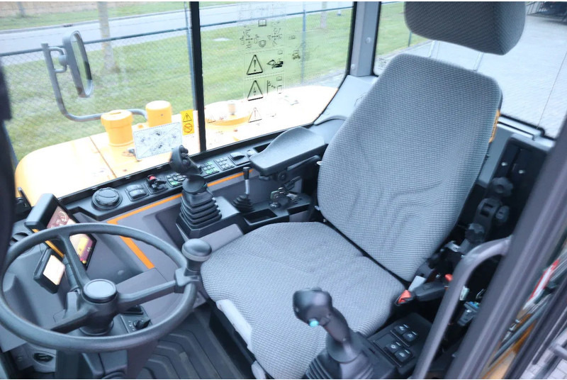 حفار ذو عجلات Volvo EW 60 E | DEMO | 30 KM/H | ROTOTILT + GRIPPER | BUCKET: صورة 16