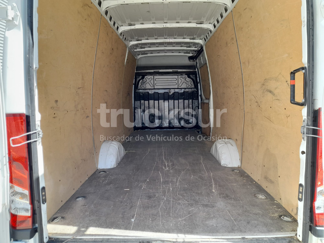 شاحنة بصندوق مغلق IVECO DAILY 35S16: صورة 9