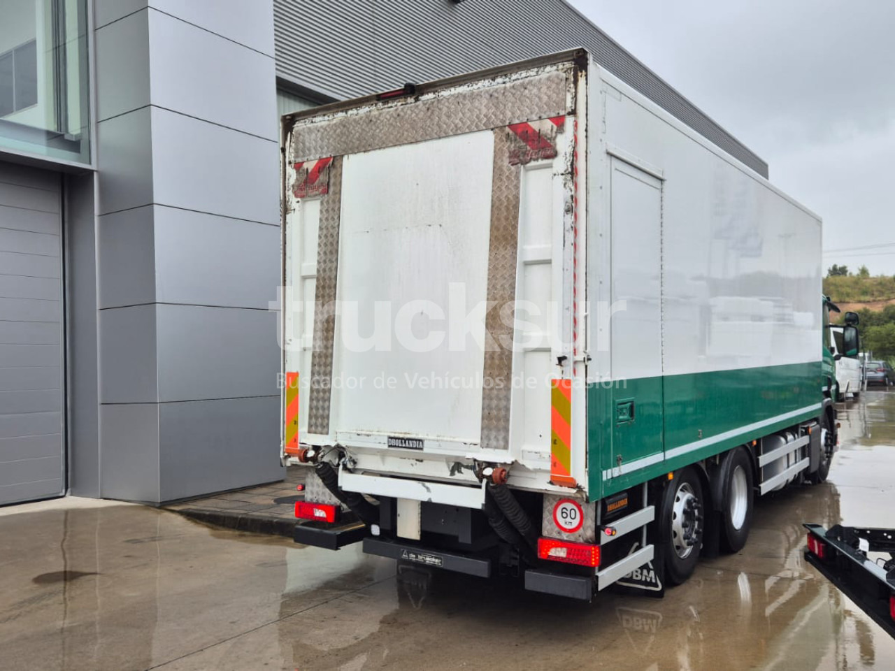 SCANIA P320.26 ejes 6x2*4 - شاحنة صندوقية: صورة 3 SCANIA P320.26 ejes 6x2*4 - شاحنة صندوقية: صورة 3
