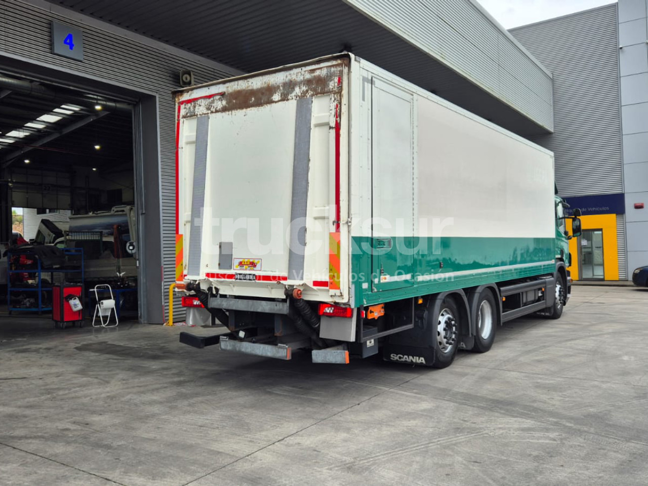 SCANIA P320.26 ejes 6x2*4 - شاحنة ذات ستائر جانبية: صورة 4 SCANIA P320.26 ejes 6x2*4 - شاحنة ذات ستائر جانبية: صورة 4