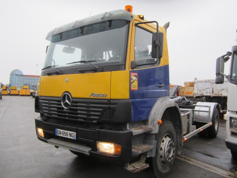 Mercedes Atego 1823 - شاحنة برافعة خطافية: صورة 1 Mercedes Atego 1823 - شاحنة برافعة خطافية: صورة 1