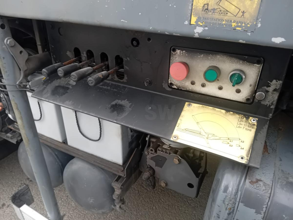 Renault Kerax 430 DXI - شاحنة لودر انزلاقي: صورة 5 Renault Kerax 430 DXI - شاحنة لودر انزلاقي: صورة 5