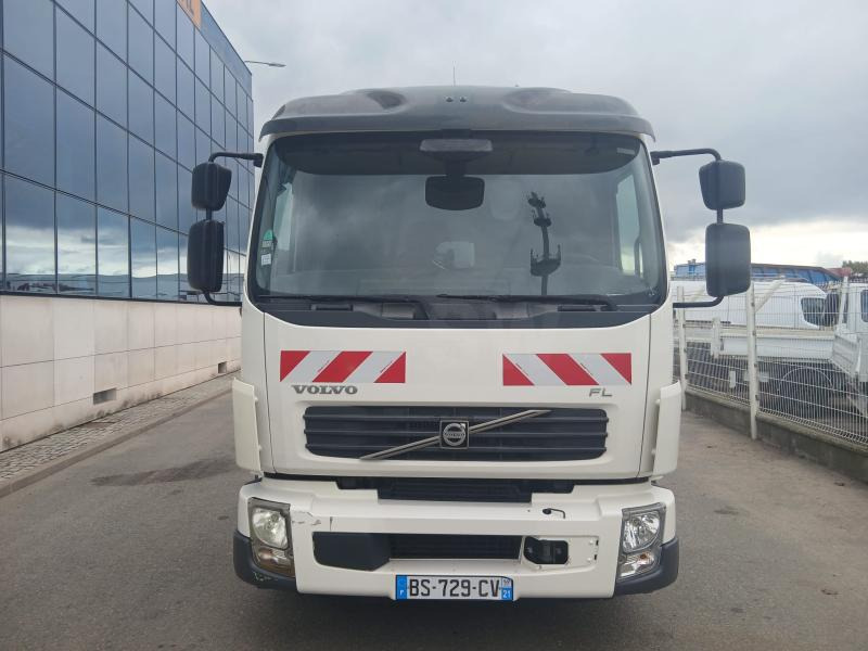 Volvo FL 260 - شاحنة بهيكل معدني للمقصورة: صورة 2 Volvo FL 260 - شاحنة بهيكل معدني للمقصورة: صورة 2