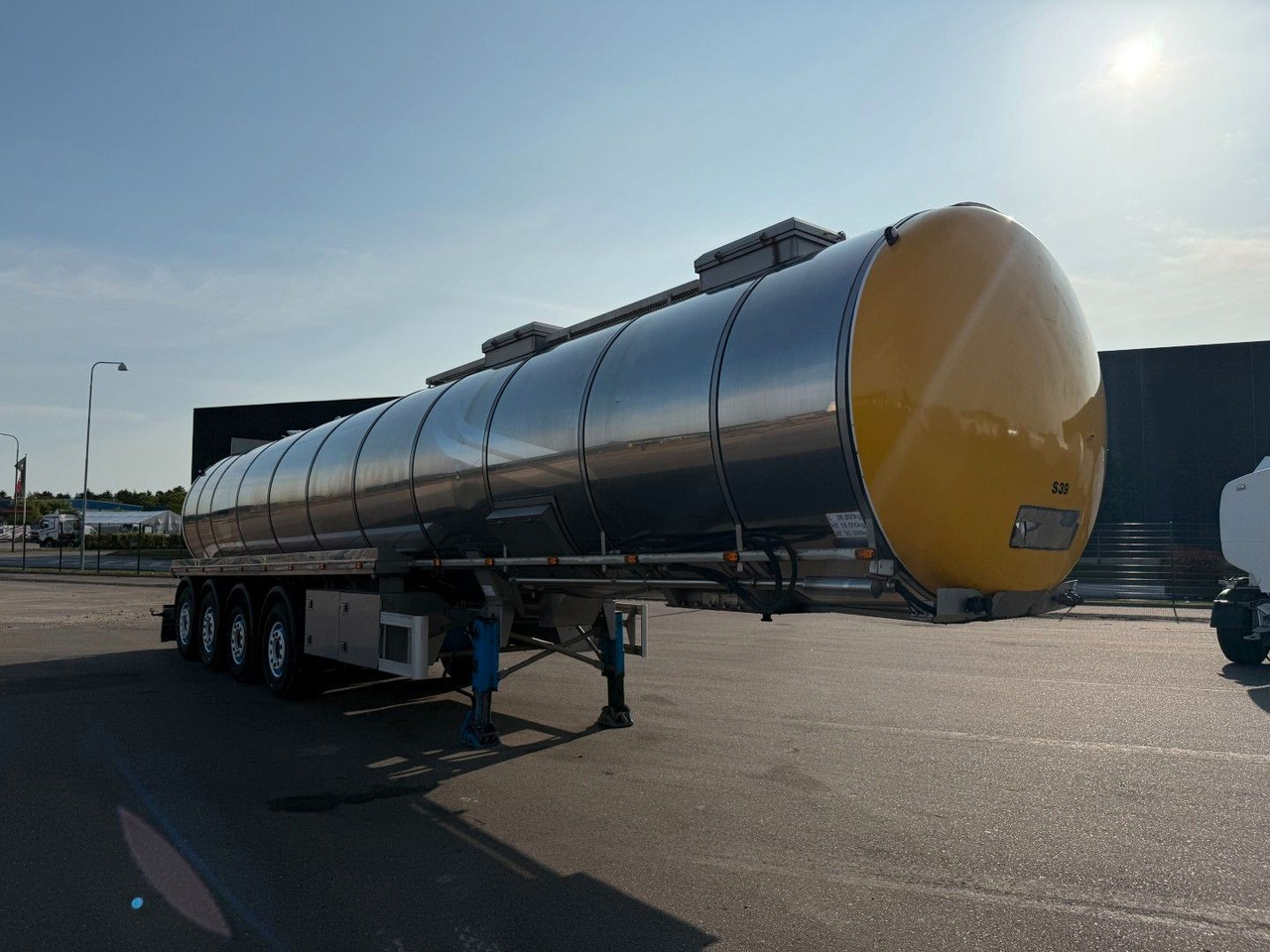 Burg VM Tarm 4 axle 33.000 L Vogelsang - نصف مقطورة صهريج: صورة 2 Burg VM Tarm 4 axle 33.000 L Vogelsang - نصف مقطورة صهريج: صورة 2