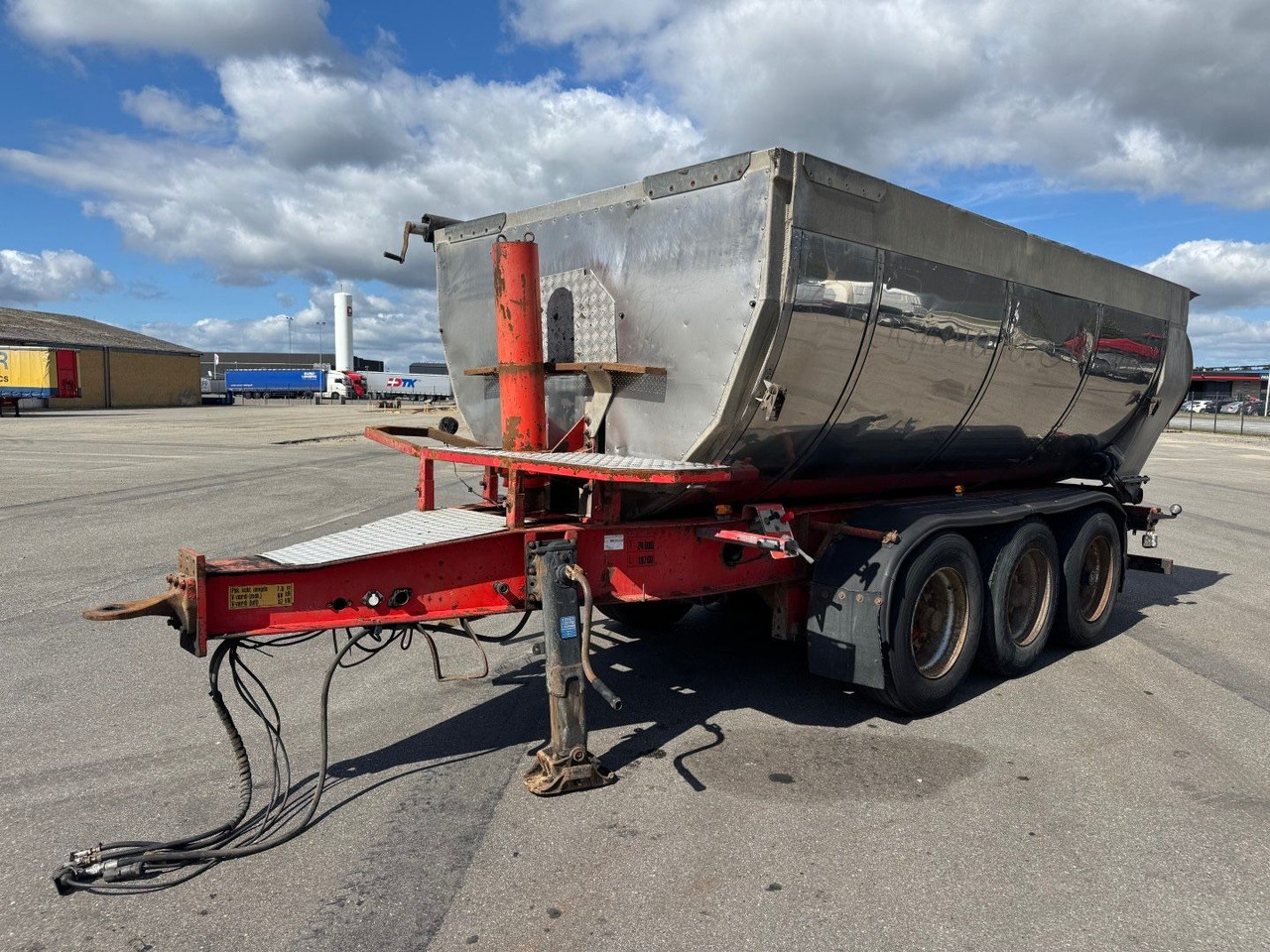 Kel-Berg 3 axle Asphalt tipper / Asphalt Kipper - مقطورة قلابة: صورة 2 Kel-Berg 3 axle Asphalt tipper / Asphalt Kipper - مقطورة قلابة: صورة 2