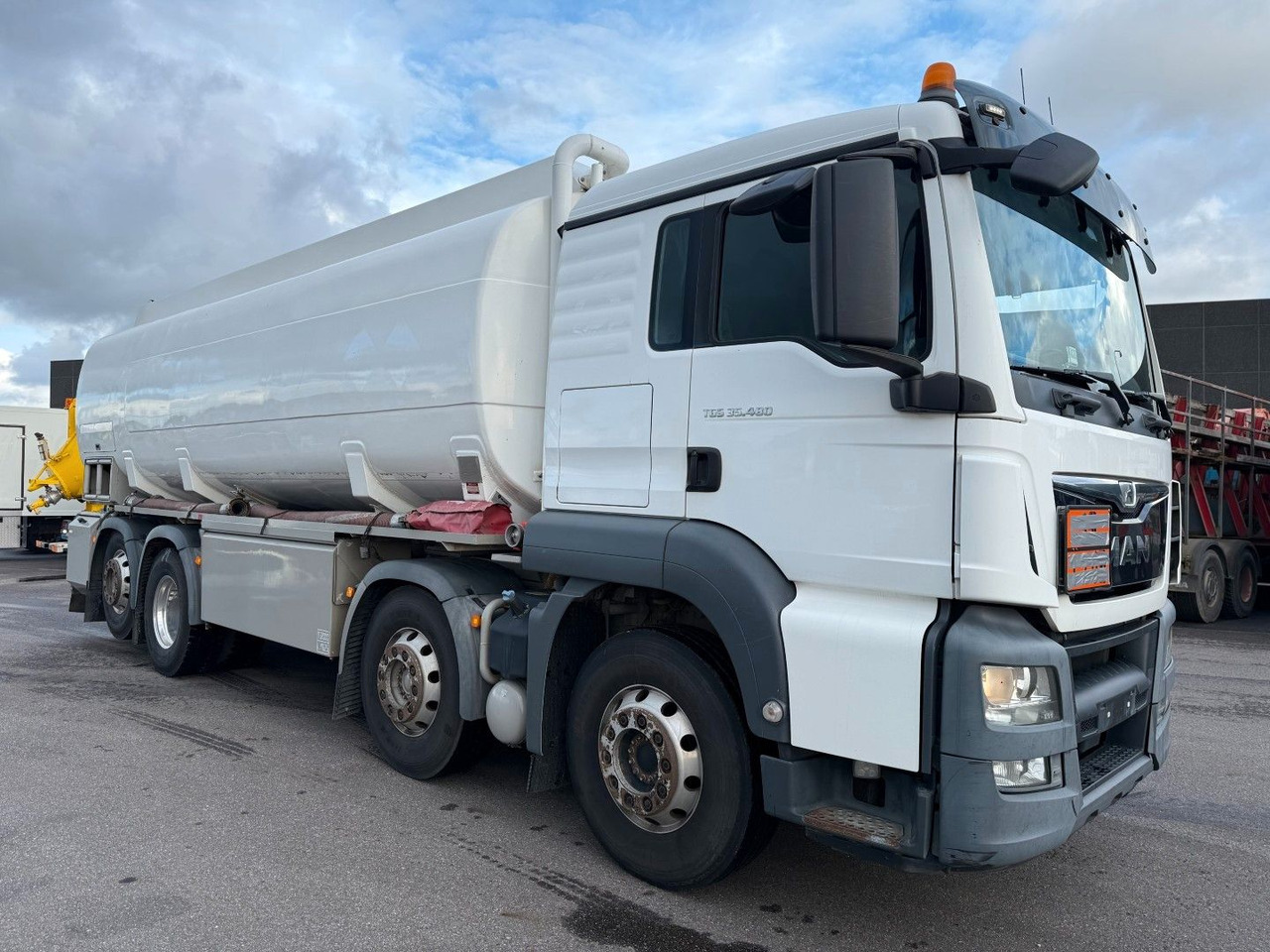 MAN TGS 35.480 8x2*6 Euro 6 23.000 l ADR Tanktruck - شاحنة صهريج: صورة 2 MAN TGS 35.480 8x2*6 Euro 6 23.000 l ADR Tanktruck - شاحنة صهريج: صورة 2