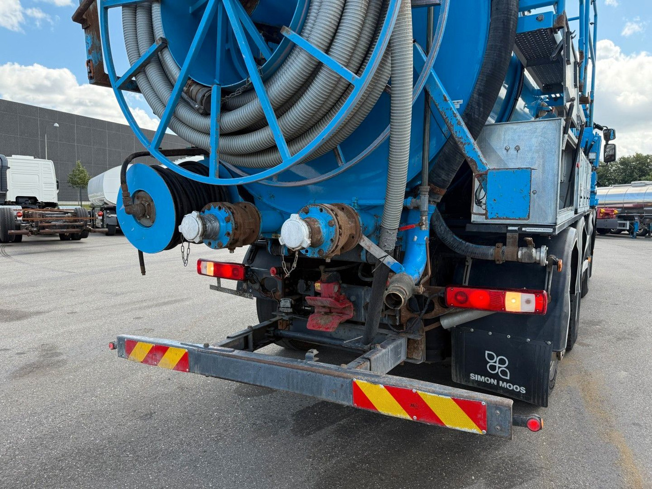 فراغ شاحنة Renault Premium Lander 430.32 8x2*6 Simon Moos 18.100 L: صورة 9 فراغ شاحنة Renault Premium Lander 430.32 8x2*6 Simon Moos 18.100 L: صورة 9
