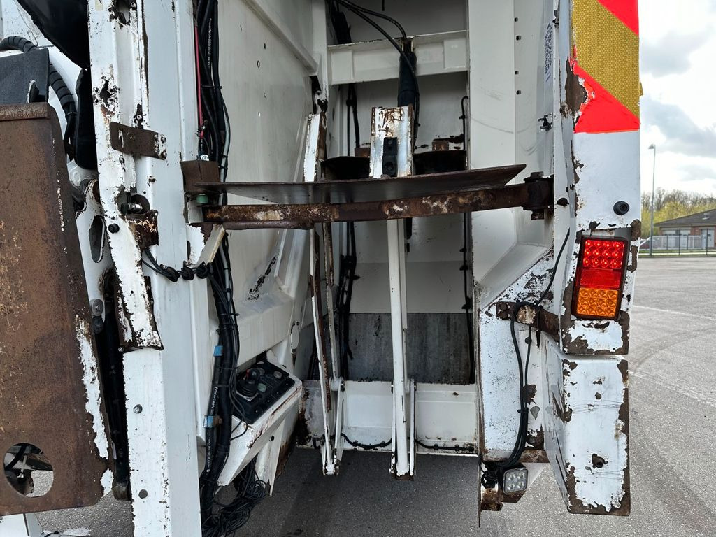 شاحنة قمامة Scania P320 6x2*4 JOAB Anaconda MD 22,1 m3 / Müllwagen Scania P320 6x2*4 JOAB Anaconda MD 22,1 m3 / Müllwagen: صورة 16