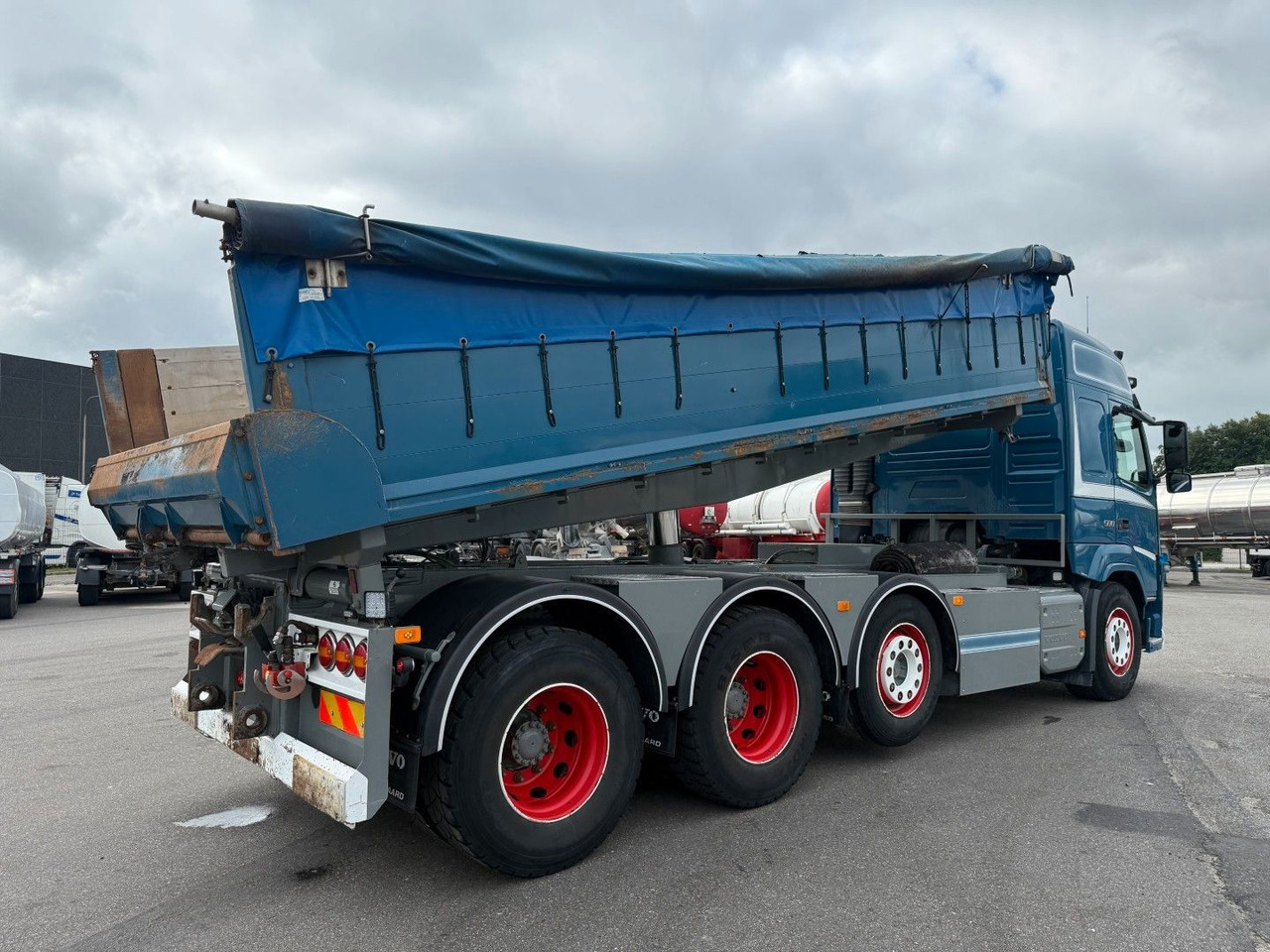 Volvo FM 500 8x4 Pushertridem 3 Way Tipper / Kipper - شاحنة قلاب: صورة 3 Volvo FM 500 8x4 Pushertridem 3 Way Tipper / Kipper - شاحنة قلاب: صورة 3