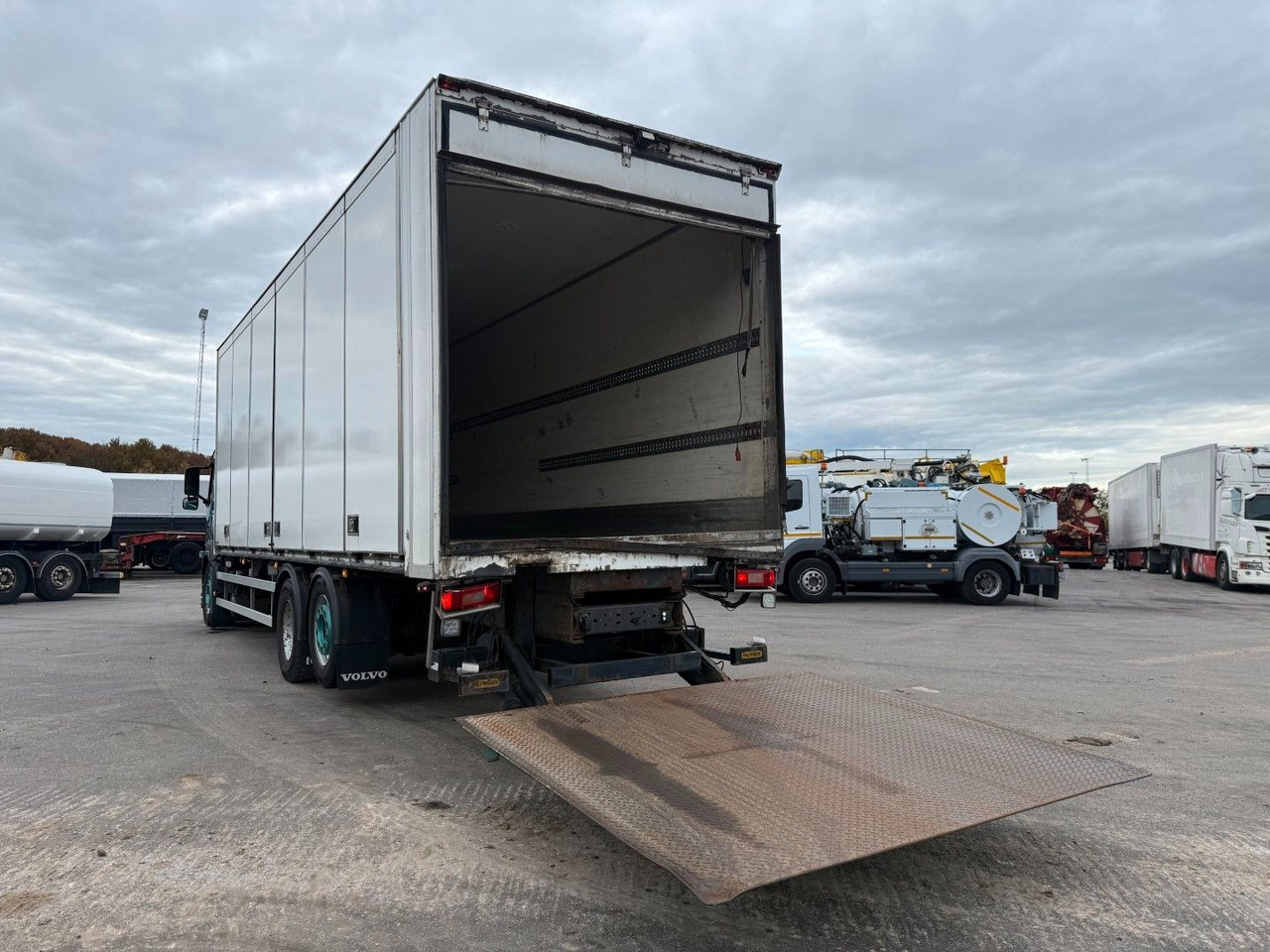 Volvo FM330 6x2*4 Carrier Supra 1050 Nordic - شاحنة ذات مبرد: صورة 5 Volvo FM330 6x2*4 Carrier Supra 1050 Nordic - شاحنة ذات مبرد: صورة 5