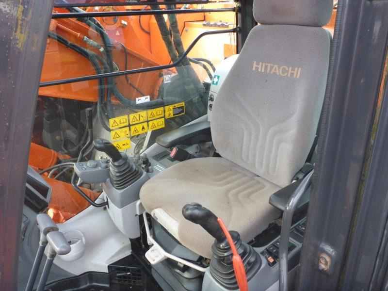 Hitachi ZX225USLC-5B - حفار زاحف: صورة 4 Hitachi ZX225USLC-5B - حفار زاحف: صورة 4