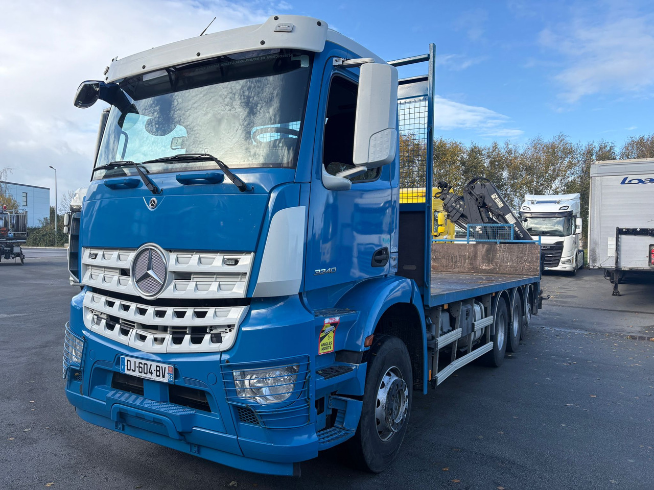 Mercedes Arocs 3240 - شاحنات مسطحة: صورة 1 Mercedes Arocs 3240 - شاحنات مسطحة: صورة 1