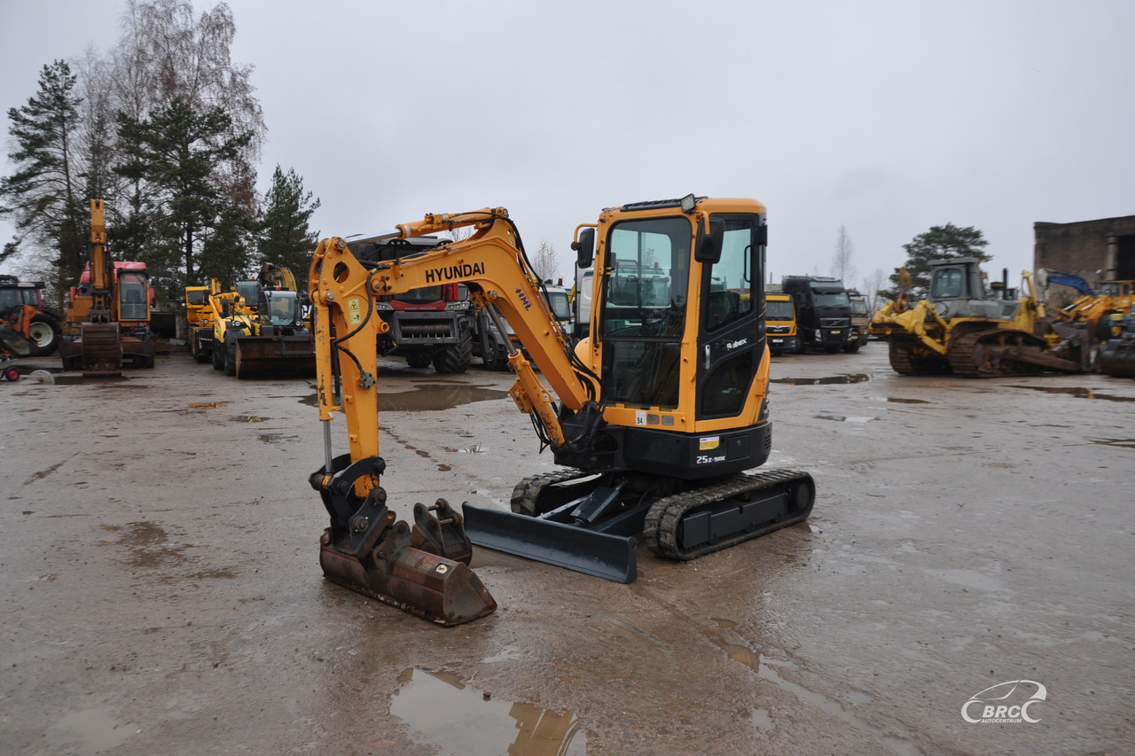 Hyundai R25Z-9AK - حفار صغير: صورة 1 Hyundai R25Z-9AK - حفار صغير: صورة 1