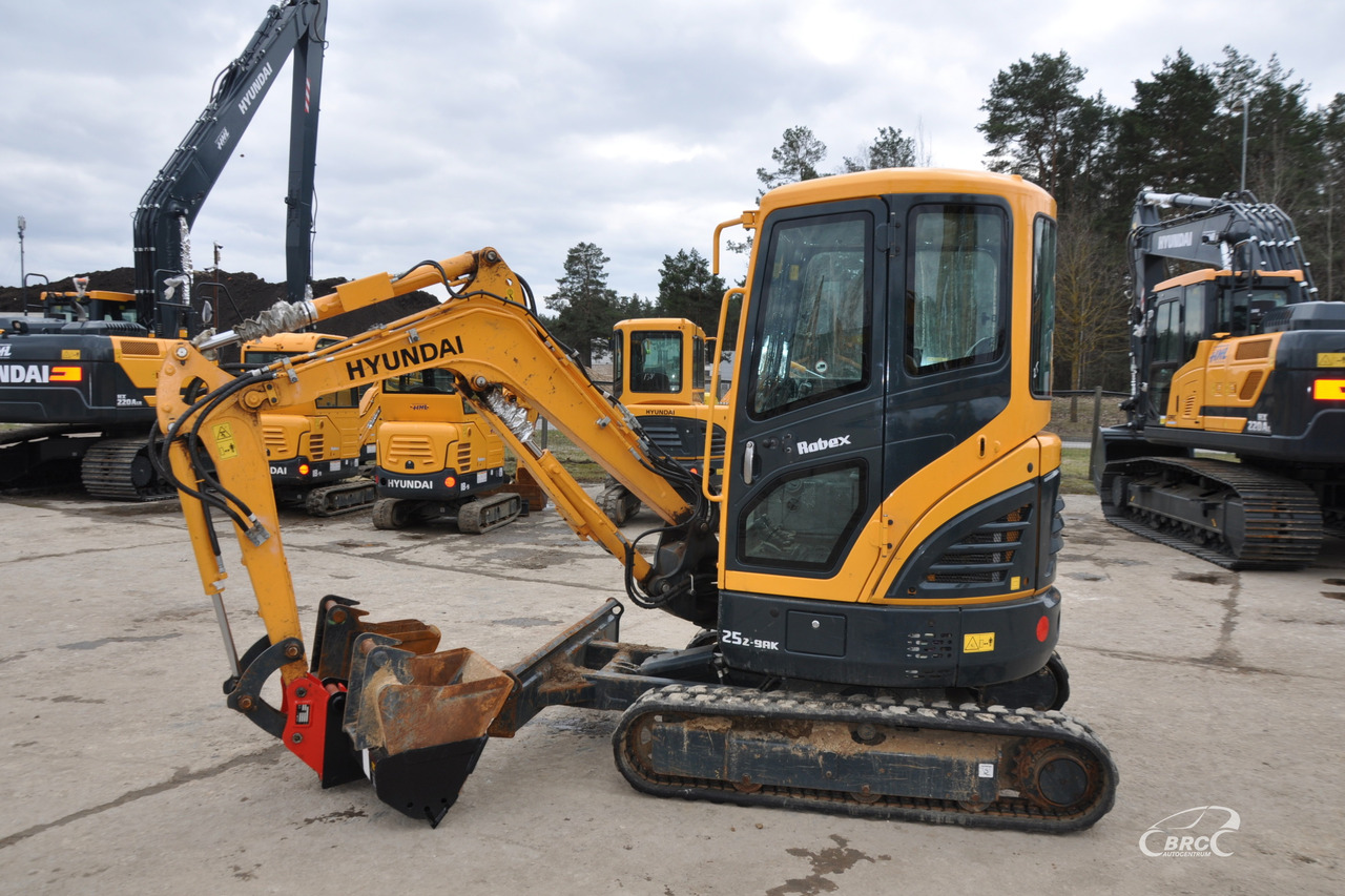 Hyundai R25Z-9AK - حفار صغير: صورة 3 Hyundai R25Z-9AK - حفار صغير: صورة 3
