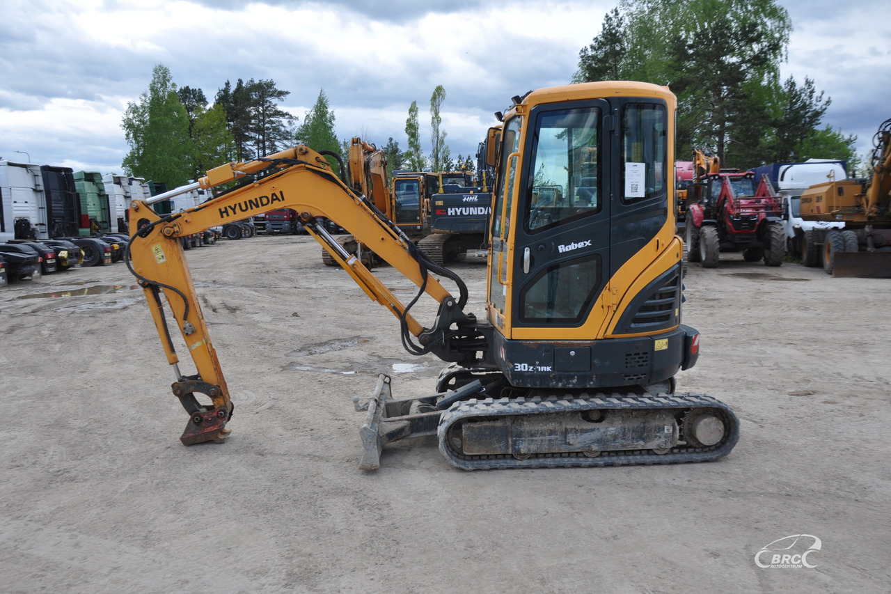 Hyundai R30Z-9AK - حفار صغير: صورة 3 Hyundai R30Z-9AK - حفار صغير: صورة 3