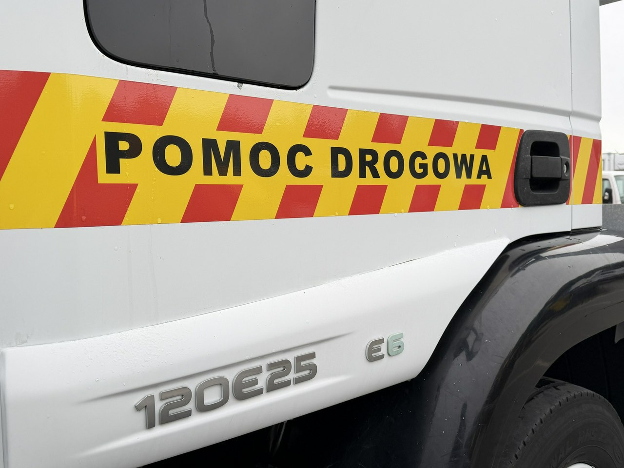 Iveco EUROCARGO 120E25 E6 Laweta Zagłebiana Platforma Pomoc Drogowa - شاحنة سحب: صورة 2 Iveco EUROCARGO 120E25 E6 Laweta Zagłebiana Platforma Pomoc Drogowa - شاحنة سحب: صورة 2