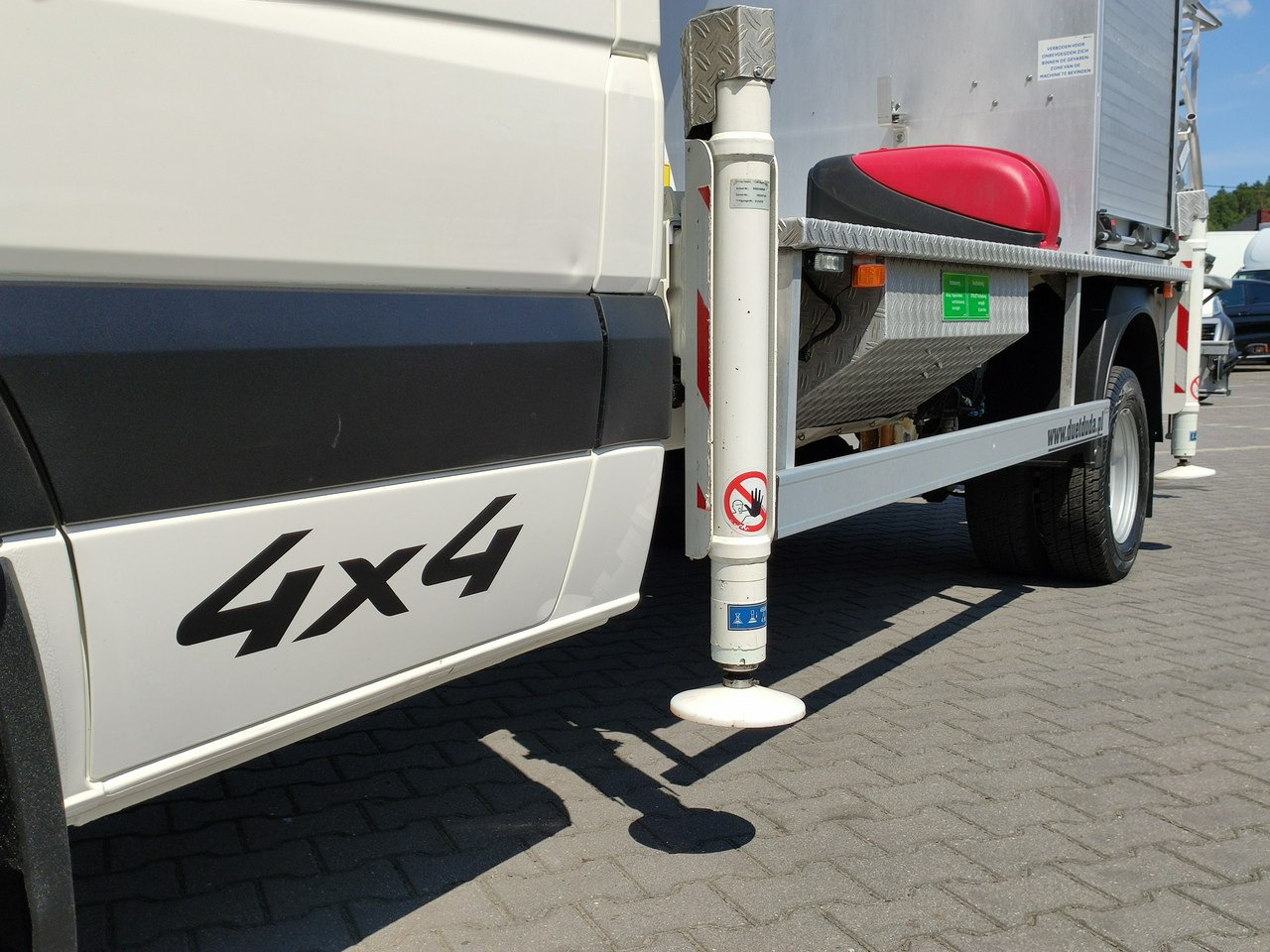 Iveco Volkswagen Crafter 4x4 Zwyżka 21m Palfinger P210BK JIP-Ogon udt - منصة محمولة مثبتة على الشاحنة: صورة 4 Iveco Volkswagen Crafter 4x4 Zwyżka 21m Palfinger P210BK JIP-Ogon udt - منصة محمولة مثبتة على الشاحنة: صورة 4