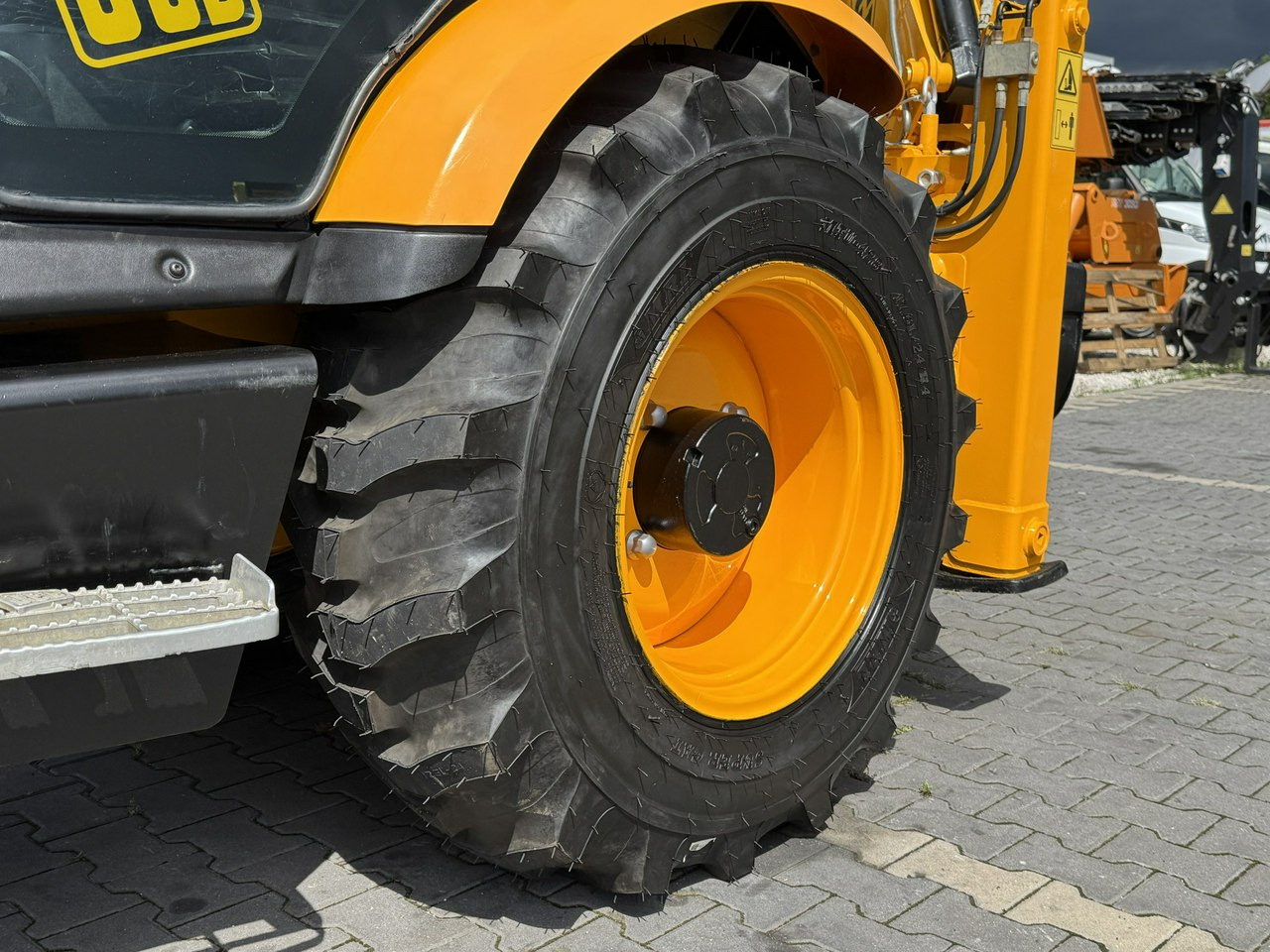 JCB MIDI CX Szybkozłącze Nowe Opony bez luzów i wycieków Super Stan - لودر ذو محراث خلفي/ باكهو: صورة 5 JCB MIDI CX Szybkozłącze Nowe Opony bez luzów i wycieków Super Stan - لودر ذو محراث خلفي/ باكهو: صورة 5