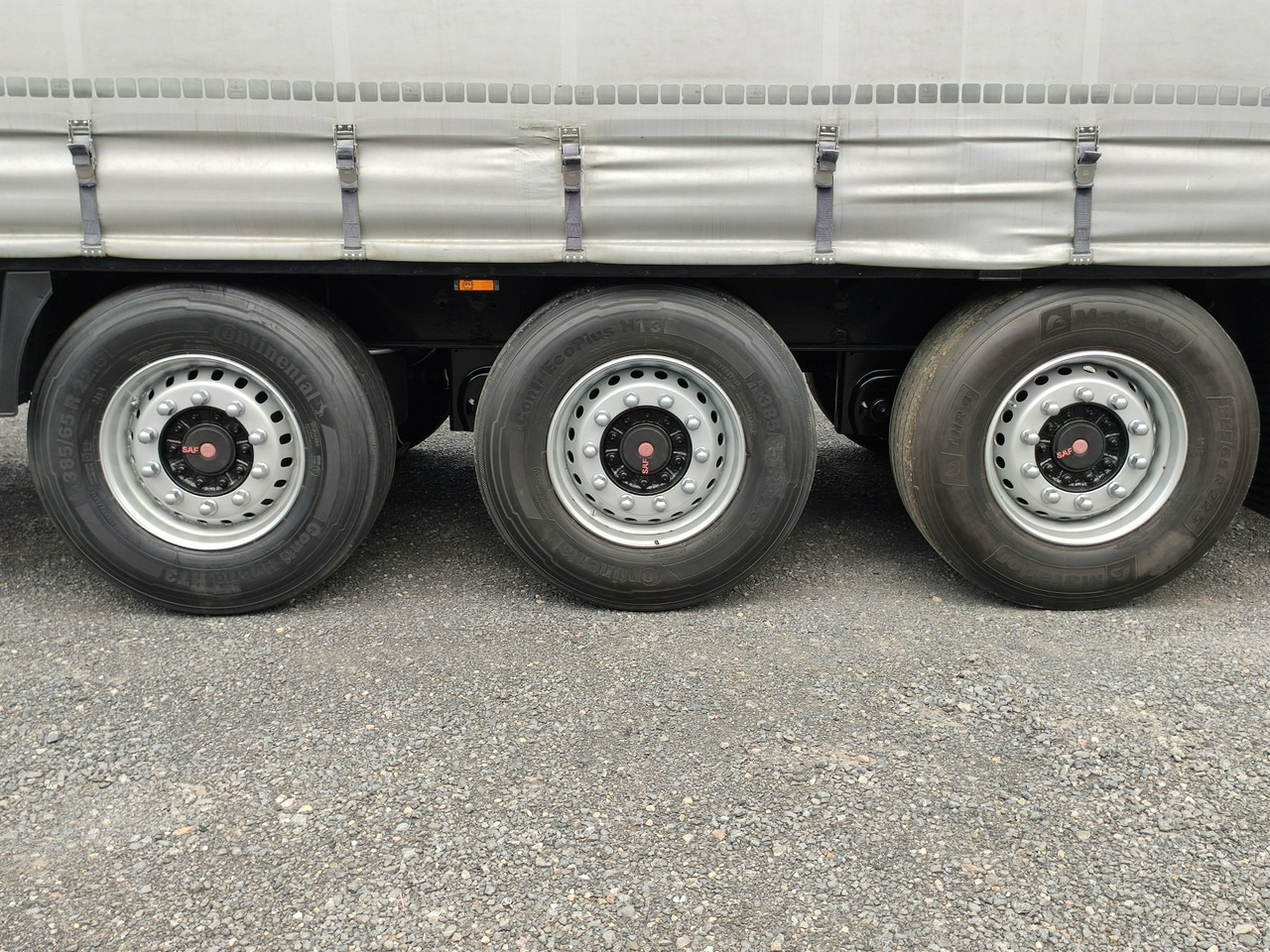 نصف مقطورة بستائر جانبية Krone Standard OŚ Podnoszona SAF 2017r: صورة 15