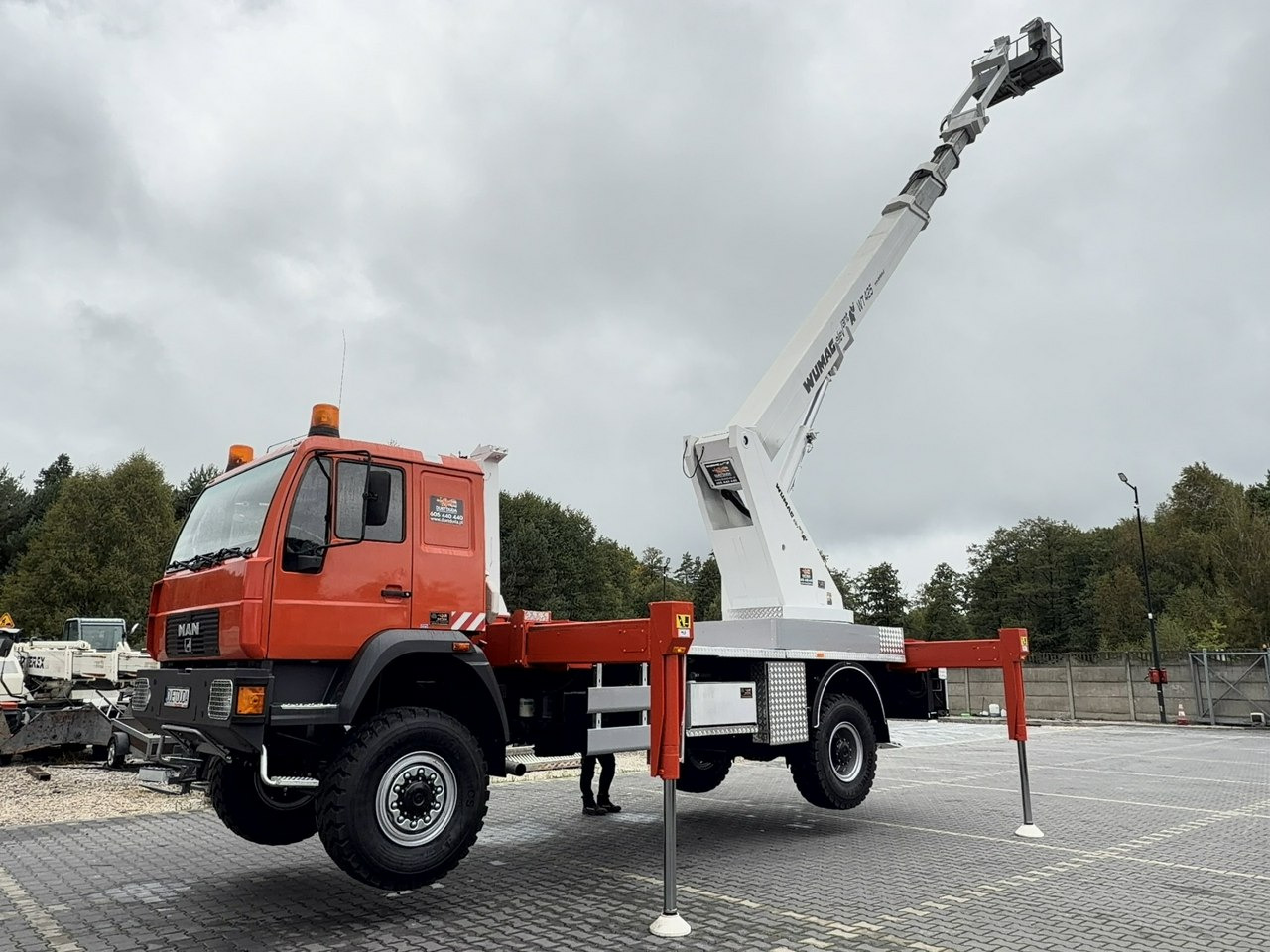 MAN 18.284 4x4 Zwyżka WUMAG WT 425 Podnośnik Koszowy - منصة محمولة مثبتة على الشاحنة: صورة 4 MAN 18.284 4x4 Zwyżka WUMAG WT 425 Podnośnik Koszowy - منصة محمولة مثبتة على الشاحنة: صورة 4