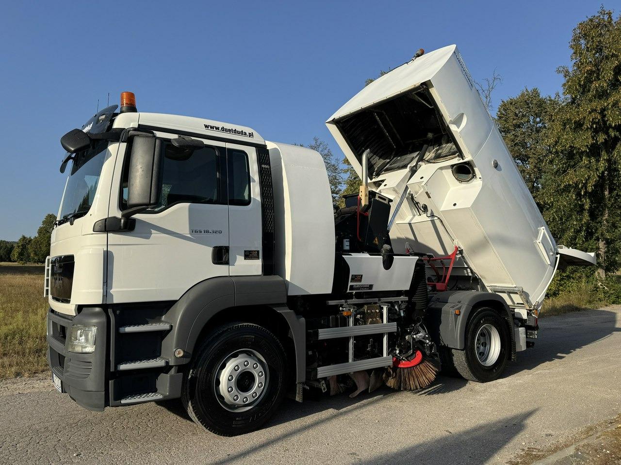 MAN TGS 18.320 E5 BUCHER OPTIFANT 8000 Zamiatarka Uliczna Euro 6 - سياره كنس شوارع: صورة 2 MAN TGS 18.320 E5 BUCHER OPTIFANT 8000 Zamiatarka Uliczna Euro 6 - سياره كنس شوارع: صورة 2