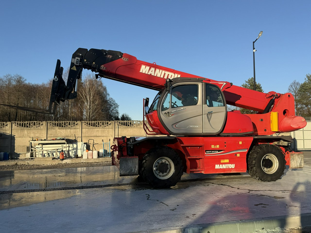 Manitou MRT 2470 + PRIVILEGE ST4 S1 ROTO Ładowarka Teleskopowa - آلة رفع ونقل تلسكوبية: صورة 1 Manitou MRT 2470 + PRIVILEGE ST4 S1 ROTO Ładowarka Teleskopowa - آلة رفع ونقل تلسكوبية: صورة 1