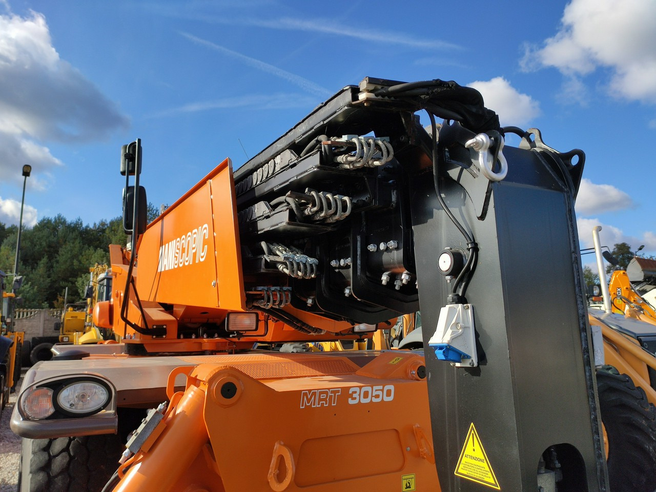 Manitou Wózek Jezdniowy Podnośnikowy Obrotowy - آلة رفع ونقل تلسكوبية: صورة 5 Manitou Wózek Jezdniowy Podnośnikowy Obrotowy - آلة رفع ونقل تلسكوبية: صورة 5