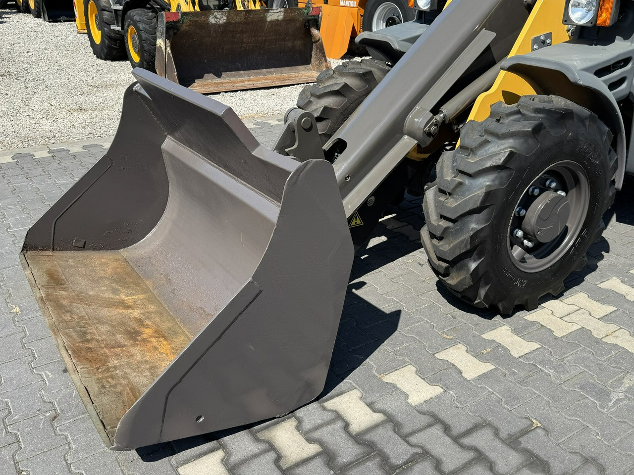 Mecalac AX 700 Szybko-Złącze Łyżka Super Stan - اللودر بعجل: صورة 5 Mecalac AX 700 Szybko-Złącze Łyżka Super Stan - اللودر بعجل: صورة 5