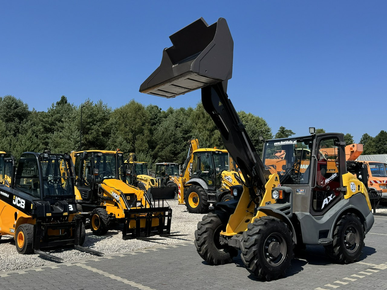 Mecalac AX 700 Szybko-Złącze Łyżka Super Stan - اللودر بعجل: صورة 1 Mecalac AX 700 Szybko-Złącze Łyżka Super Stan - اللودر بعجل: صورة 1