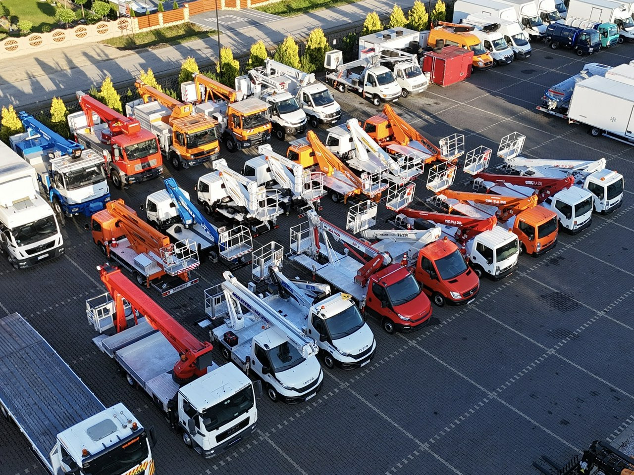 Mercedes Sprinter Zwyżka Podnośnik Koszowy VERSALIFT VTX-240 UDT - منصة محمولة مثبتة على الشاحنة: صورة 2 Mercedes Sprinter Zwyżka Podnośnik Koszowy VERSALIFT VTX-240 UDT - منصة محمولة مثبتة على الشاحنة: صورة 2