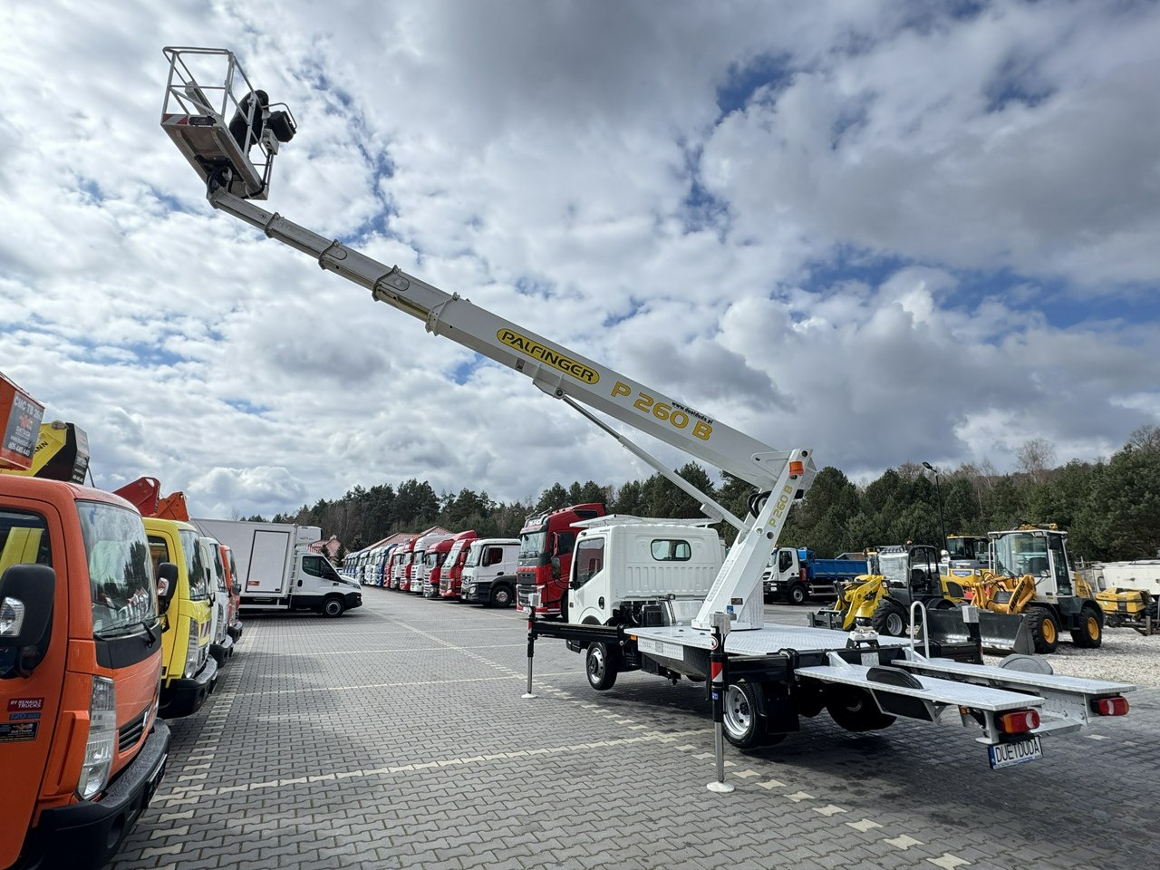 منصة محمولة مثبتة على الشاحنة Nissan Cabstar: صورة 15