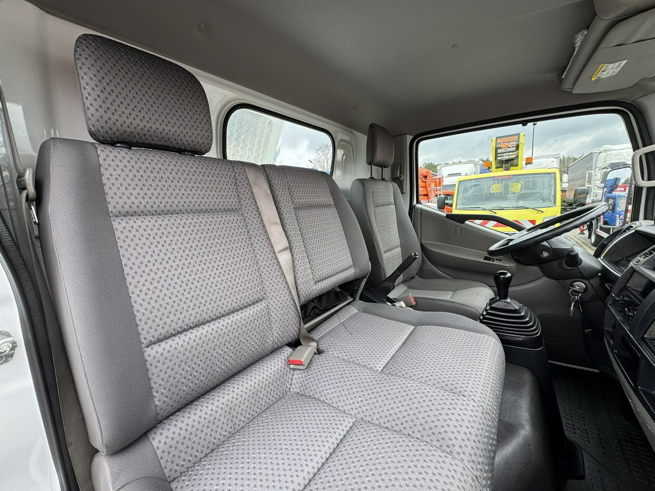 منصة محمولة مثبتة على الشاحنة Nissan Cabstar: صورة 33