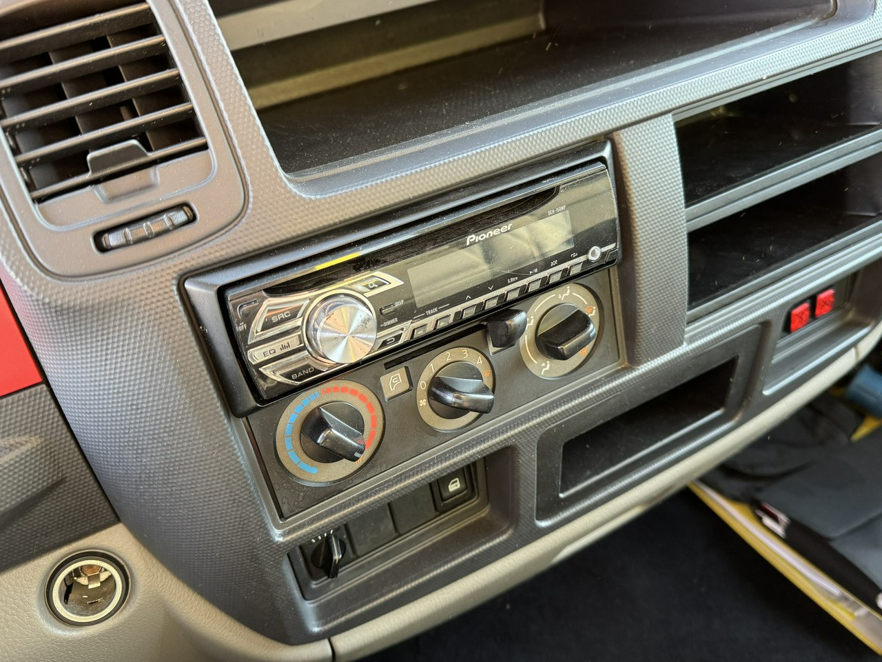 تأجير Nissan Cabstar Nissan Cabstar: صورة 27 تأجير Nissan Cabstar Nissan Cabstar: صورة 27